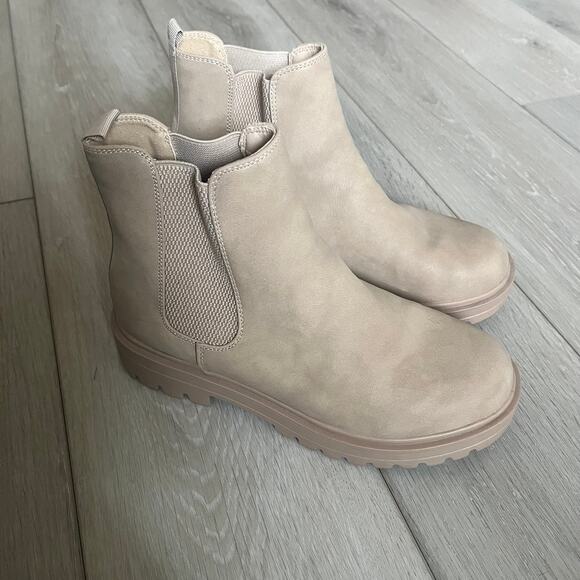 Marco Republic Women's 9 Combat Chelsea Ankle Boot Natural Lug Platform Chunky - Picture 3 of 7